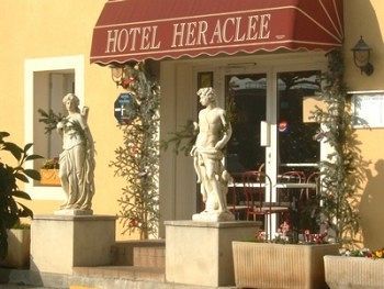 Logis Heraclee Saint-Gilles  Εξωτερικό φωτογραφία